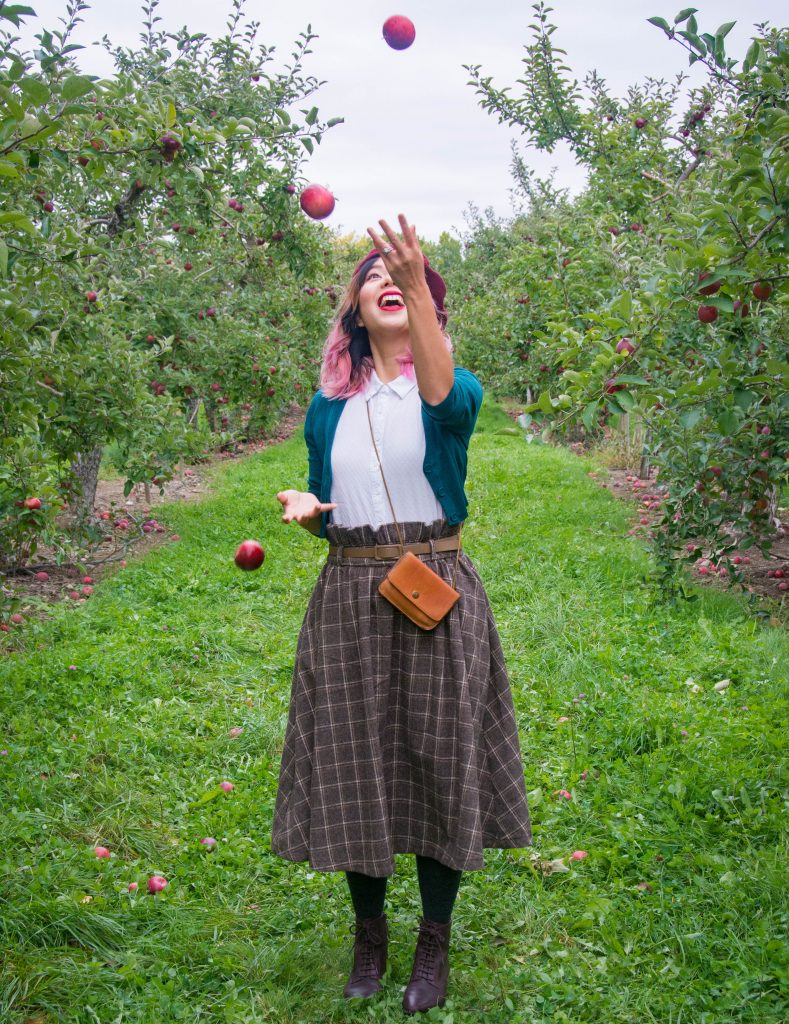 Lindy Bop checked midi skirt Unique Vintage cropped cardigan white blouse Simons Parkhurst burgundy beret vintage fall Montreal fashion lifestyle beauty blog 2