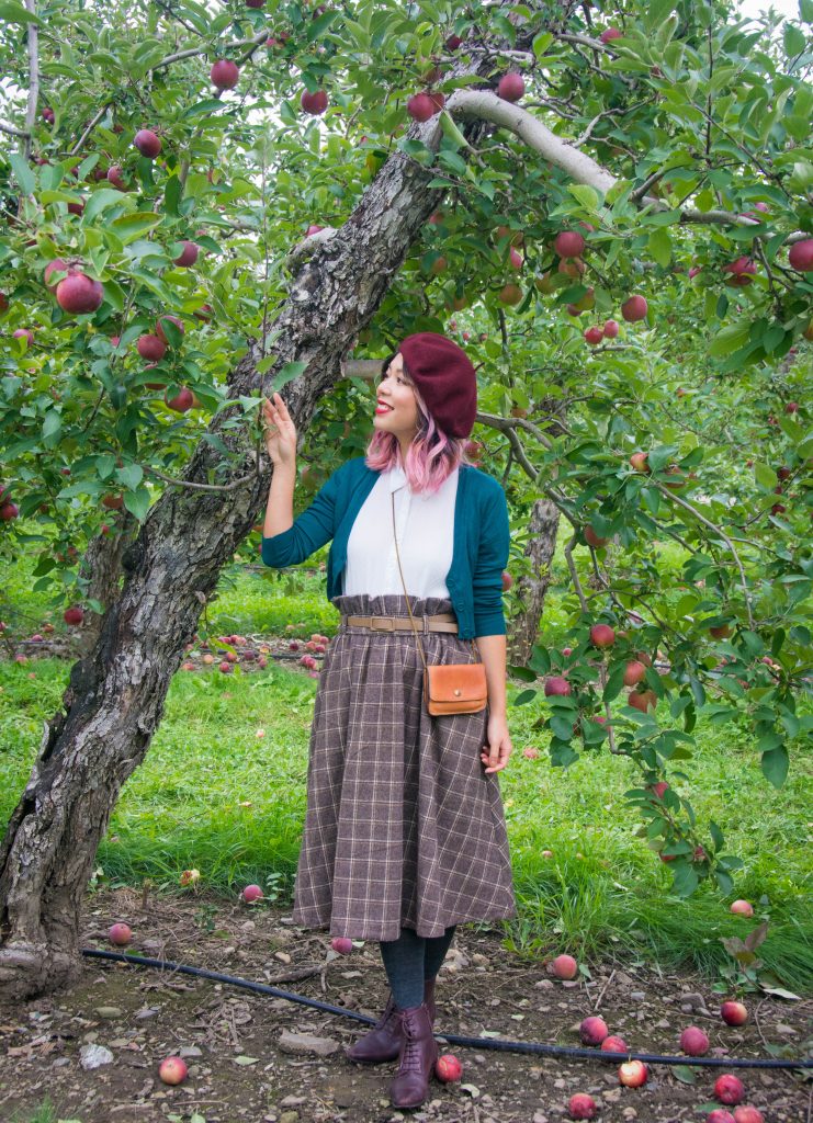 Lindy Bop checked midi skirt Unique Vintage cropped cardigan white blouse Simons Parkhurst burgundy beret vintage fall Montreal fashion lifestyle beauty blog