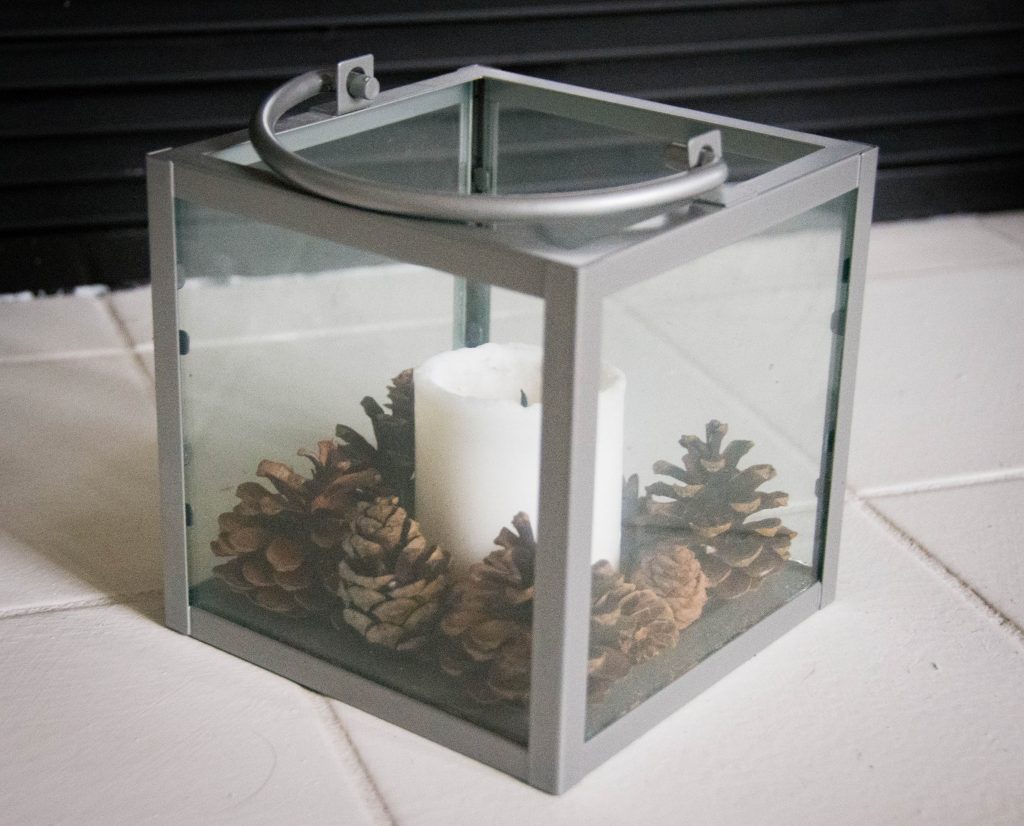 candle pine cone acorn lantern easy Christmas decor Montreal lifestyle fashion beauty blog