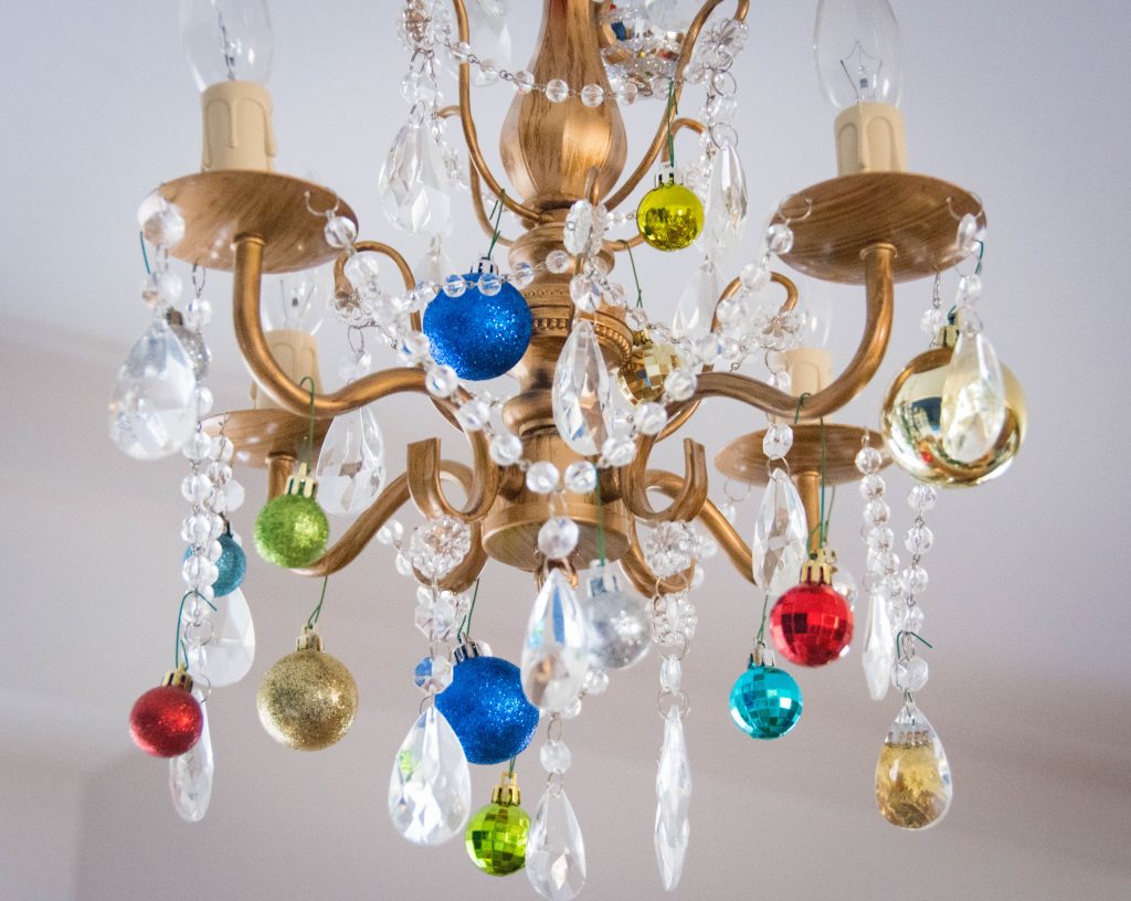 ornaments chandelier easy Christmas decor Montreal lifestyle fashion beauty blog 2