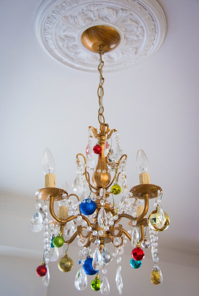 ornaments chandelier easy Christmas decor Montreal lifestyle fashion beauty blog