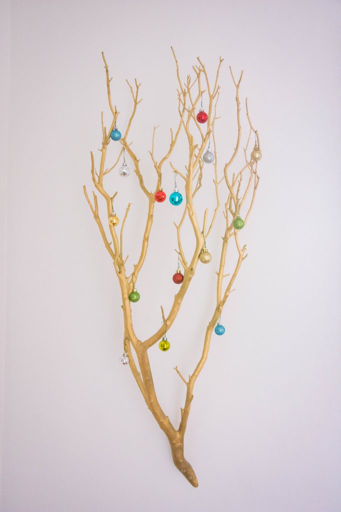 ornaments tree branch easy Christmas decor Montreal lifestyle fashion beauty blog 1