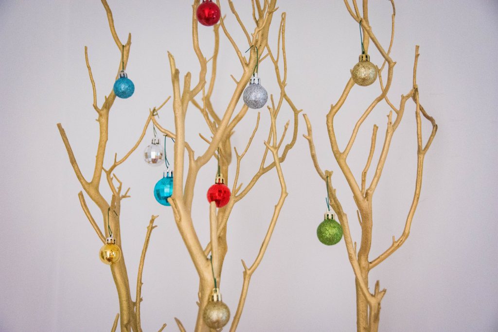 ornaments tree branch easy Christmas decor Montreal lifestyle fashion beauty blog 2