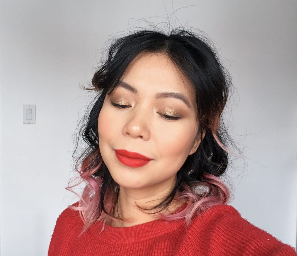 Gold glitter red lip classic holiday party makeup tutorial Montreal beauty fashion lifestyle blog