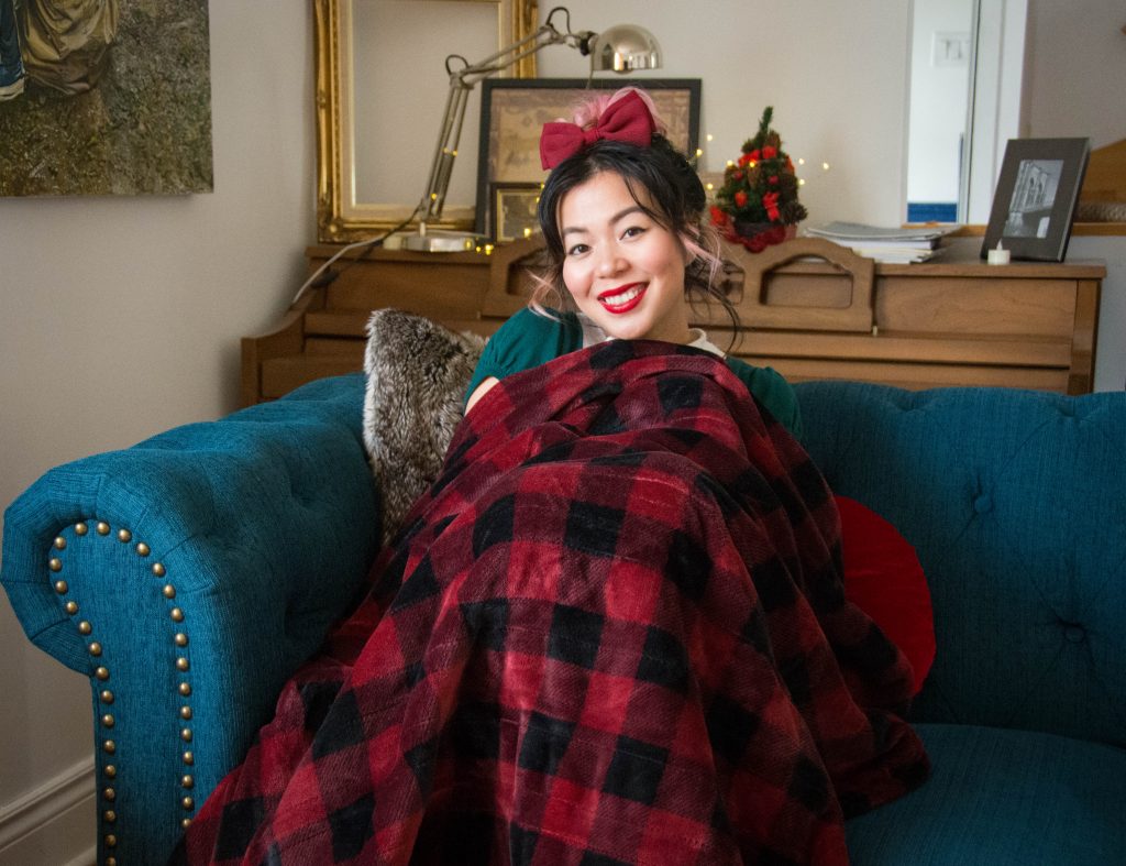 electric plaid throw blanket last minute Christmas holiday gift guide Montreal lifestyle beauty fashion blog (1)